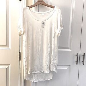 Old Navy NWT long white short sleeve t-shirt with roll /keyhole sleeve. Large!